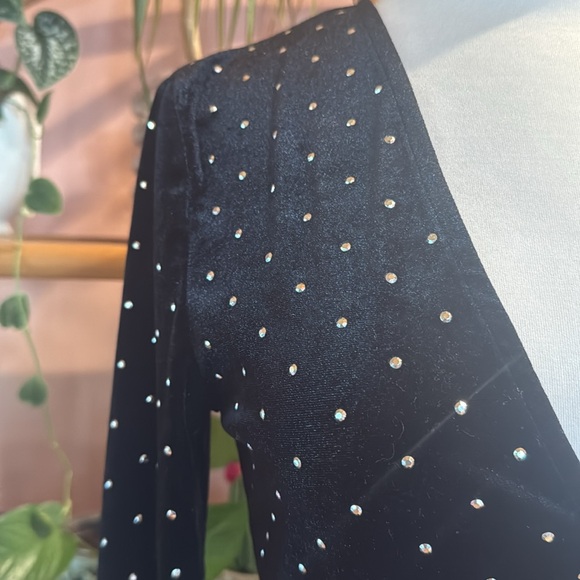H&M V-Neck Black Velour Studded Long Sleeve Bodysuit Size Medium - Picture 5 of 9